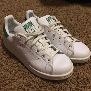 ⭐️STAN SMITH TENNIS SHOES⭐️ (Adidas)